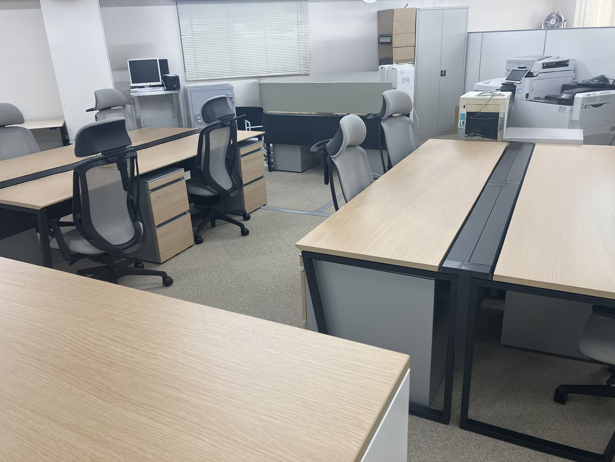 動線効率と機能性を高めたオフィス内装リニューアル ― 明るく機能的な執務空間へ